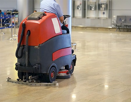 Välj rätt städmaskin för effektiv rengöring av golv i industri